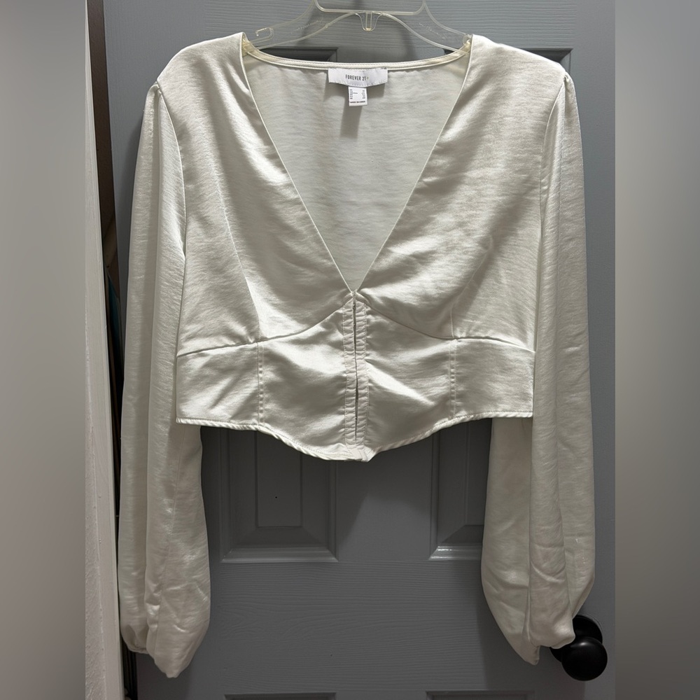 Forever 21 Women’s White Satin V-Neck Long Sleeve Crop Top Hook & Eye Closure 1X